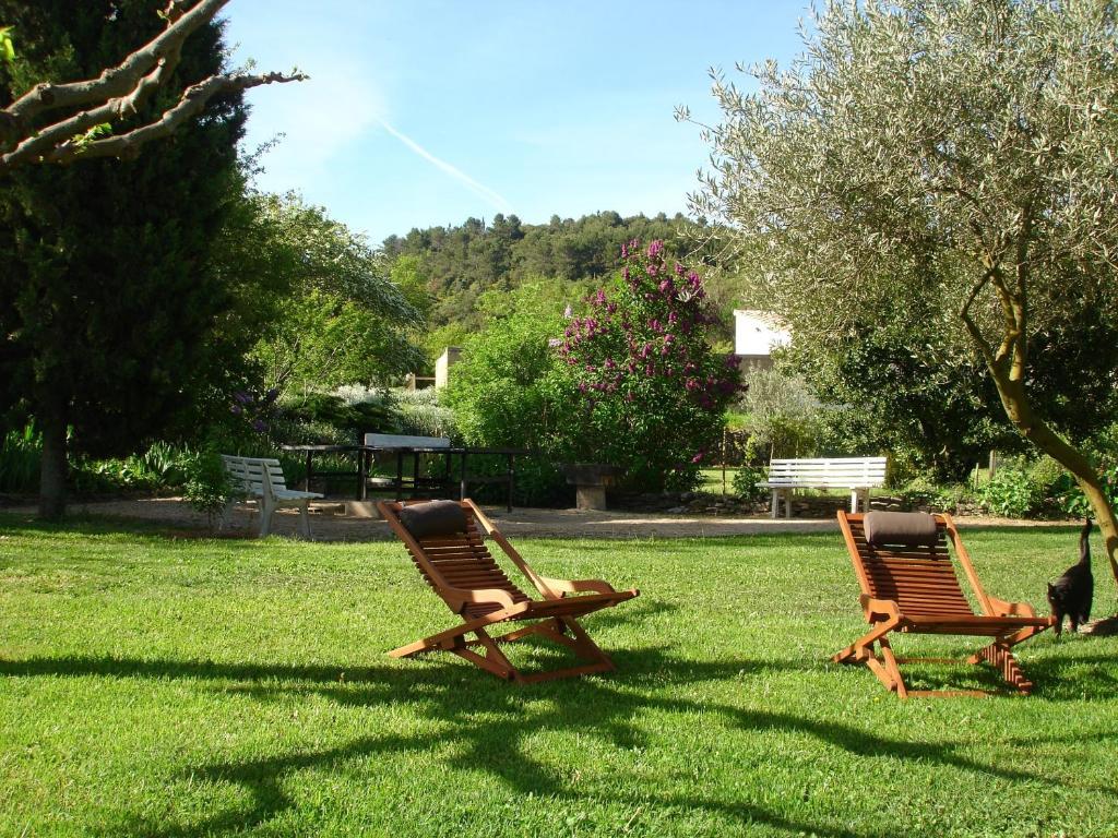 Domaine De La Grange Neuve Hotel La Roque-sur-Pernes Exterior foto